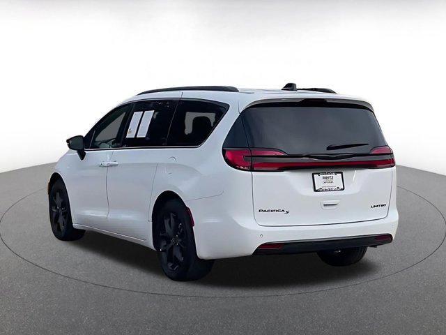 used 2025 Chrysler Pacifica car, priced at $35,240