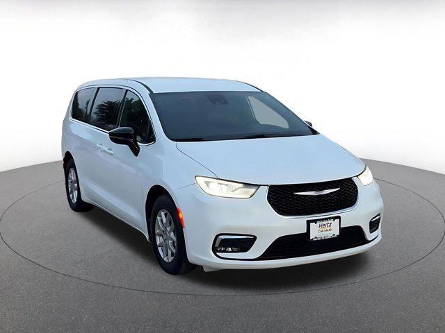 used 2025 Chrysler Pacifica car, priced at $29,760