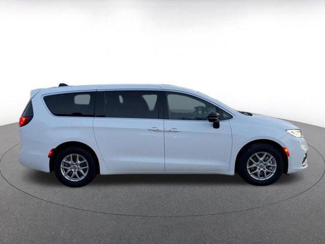 used 2025 Chrysler Pacifica car, priced at $29,760
