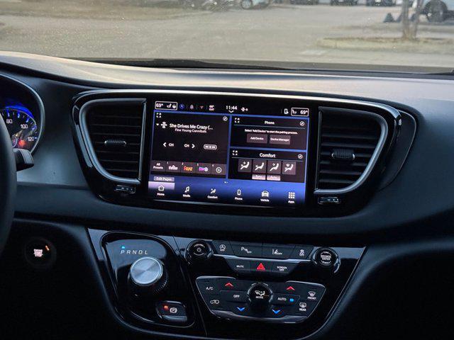 used 2025 Chrysler Pacifica car, priced at $29,760