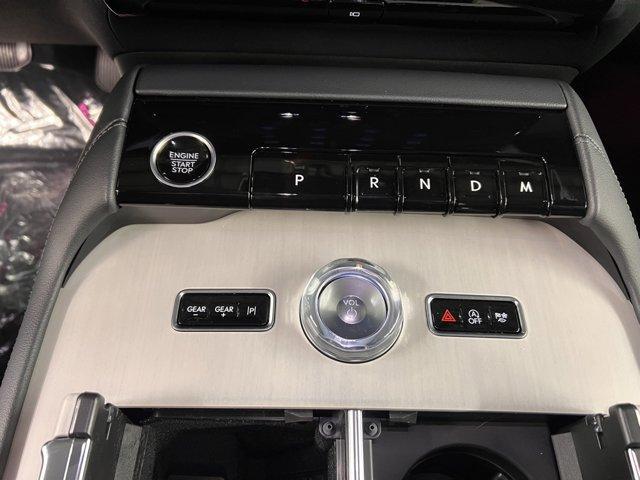 new 2025 Lincoln Navigator car, priced at $99,865