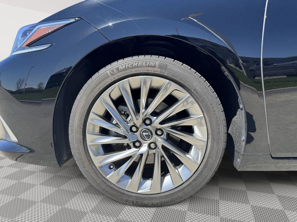 used 2022 Lexus ES 300h car, priced at $41,500
