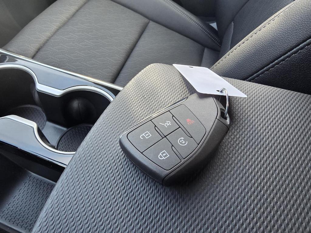 new 2026 Chevrolet Equinox car, priced at $33,095