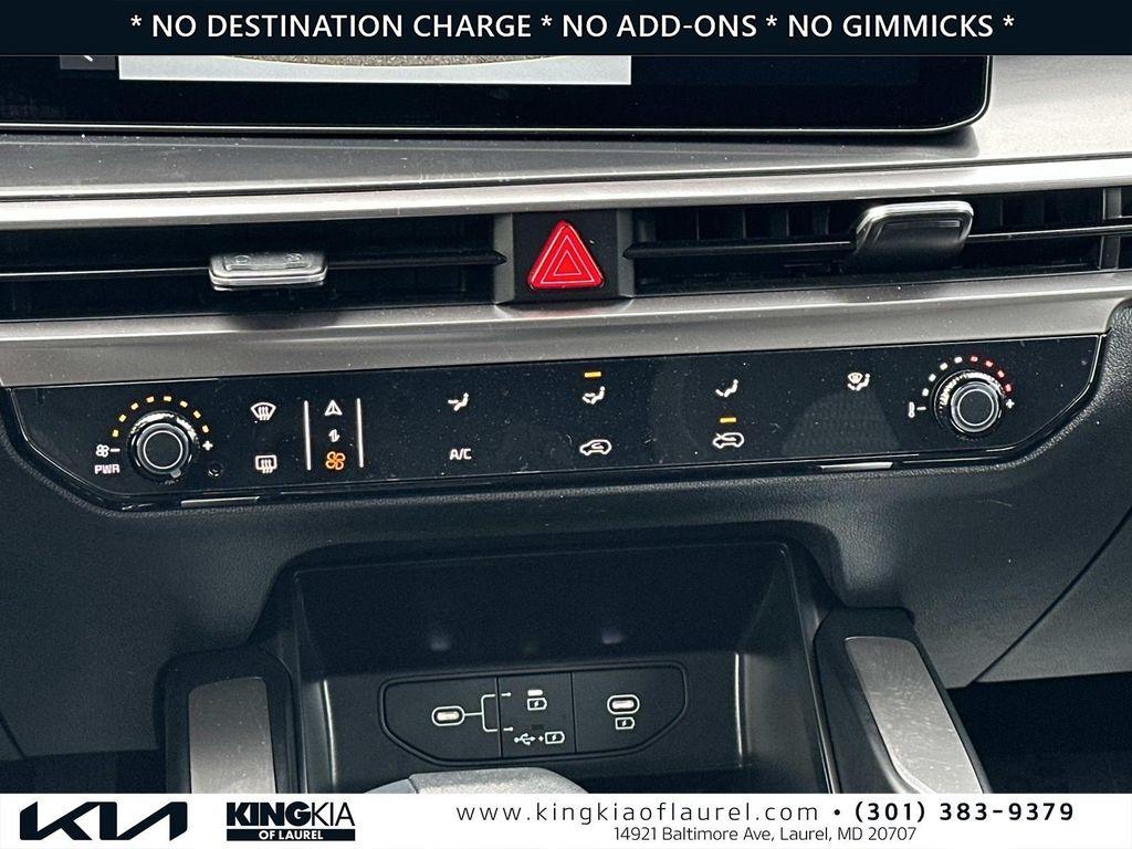 used 2025 Kia Sorento car, priced at $28,500