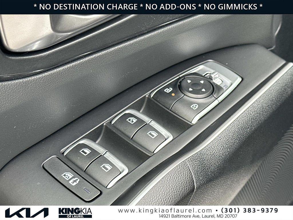 used 2025 Kia Sorento car, priced at $28,500