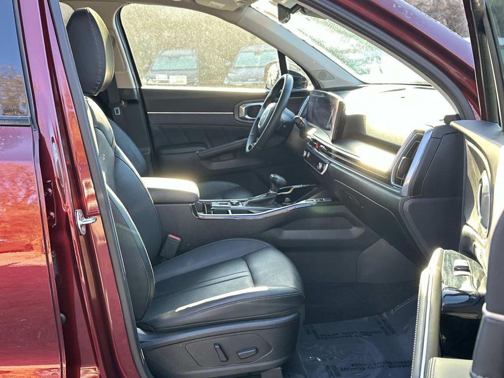 used 2024 Kia Sorento car, priced at $35,400