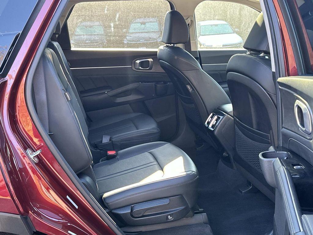 used 2024 Kia Sorento car, priced at $35,400