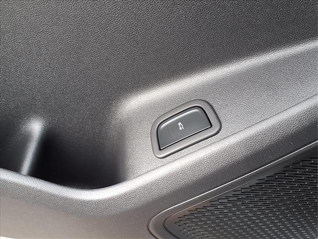 used 2025 Chevrolet Traverse car, priced at $39,900