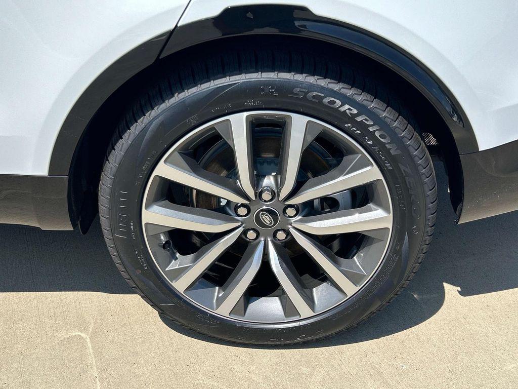 new 2025 Land Rover Discovery car, priced at $66,778