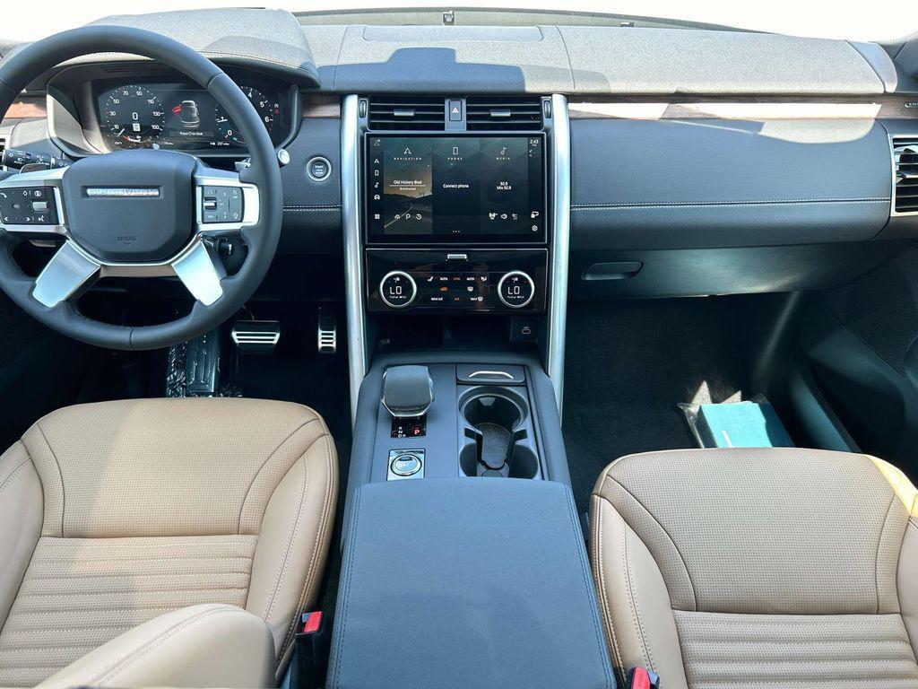 new 2025 Land Rover Discovery car, priced at $66,778