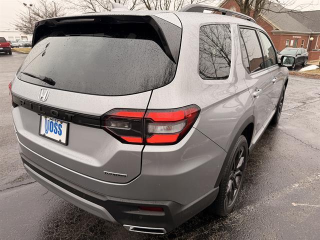used 2025 Honda Pilot car, priced at $48,700