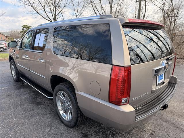 used 2007 Cadillac Escalade ESV car, priced at $10,900