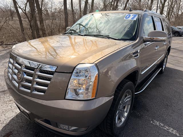 used 2007 Cadillac Escalade ESV car, priced at $10,900