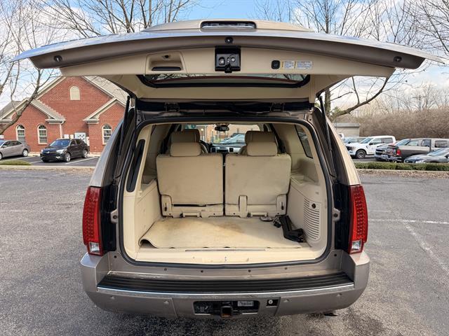 used 2007 Cadillac Escalade ESV car, priced at $10,900