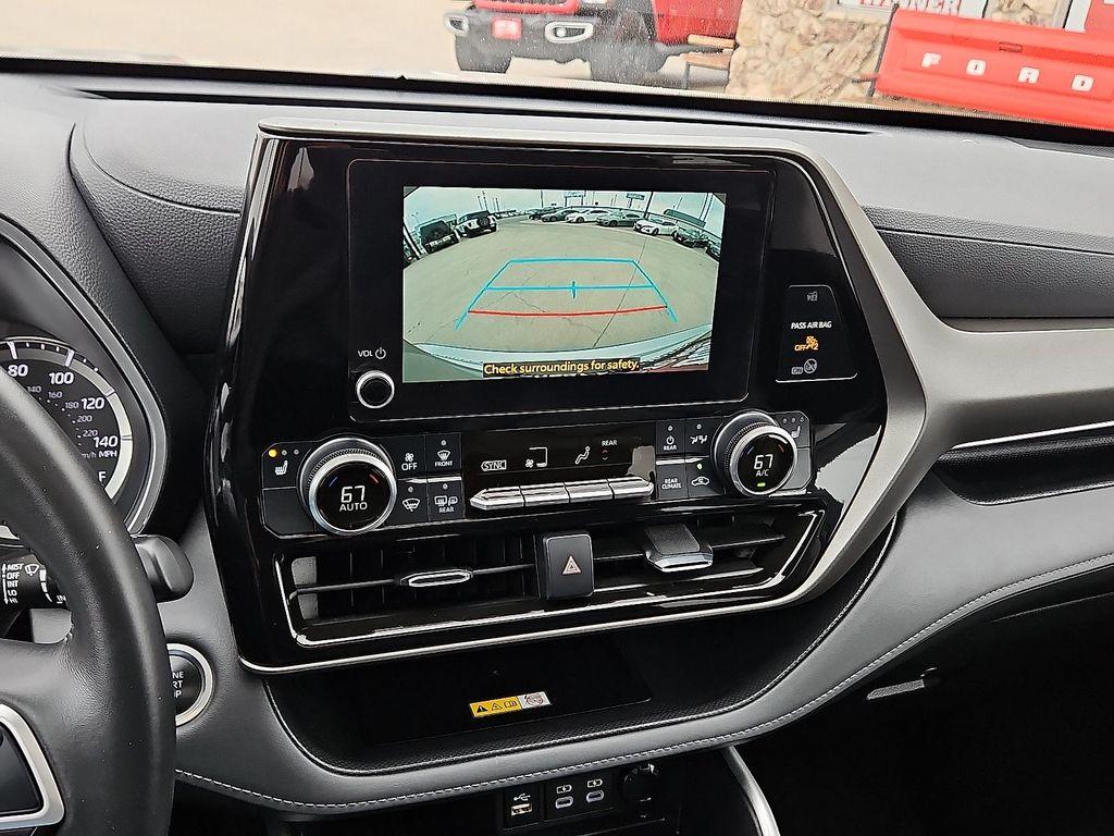 used 2024 Toyota Highlander car, priced at $40,980