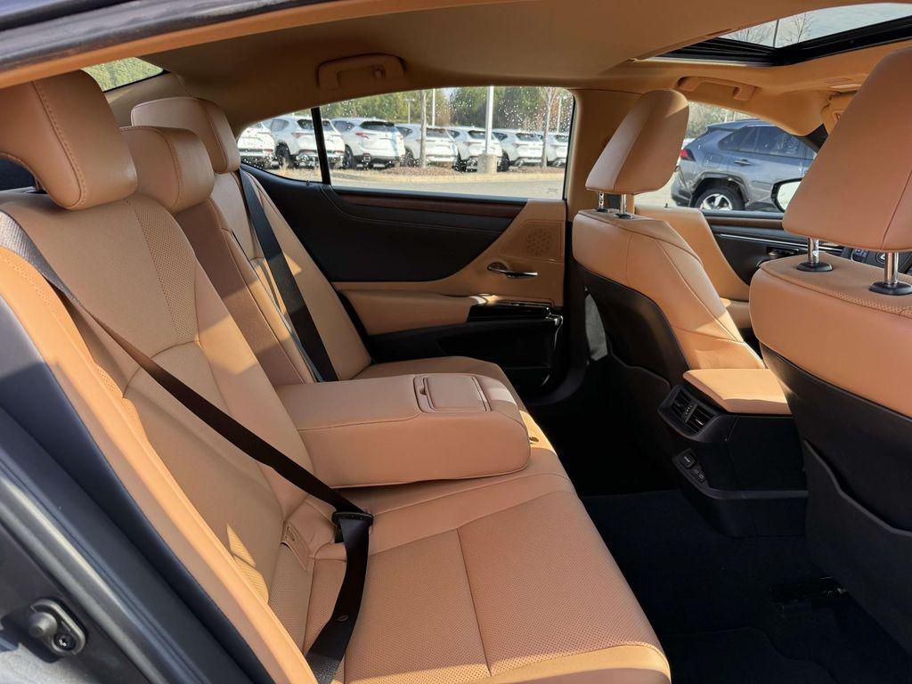used 2024 Lexus ES 250 car, priced at $39,500