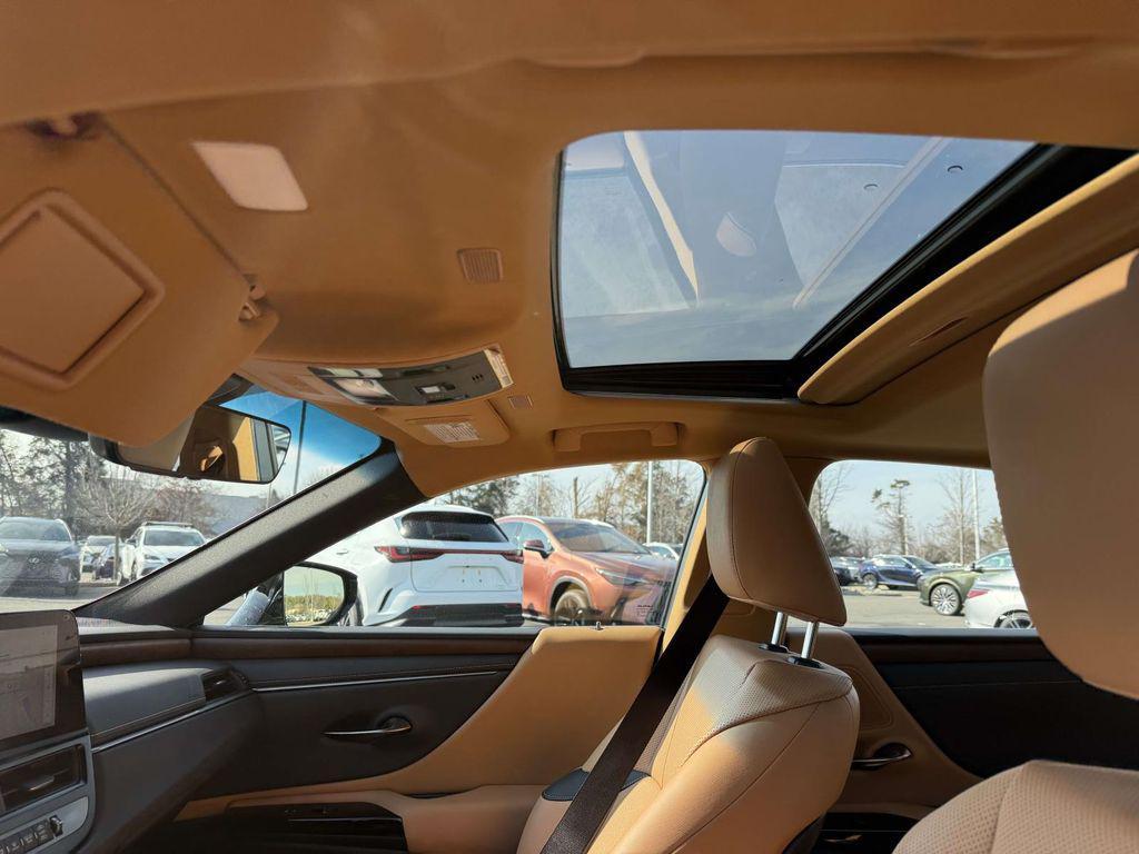 used 2024 Lexus ES 250 car, priced at $39,500