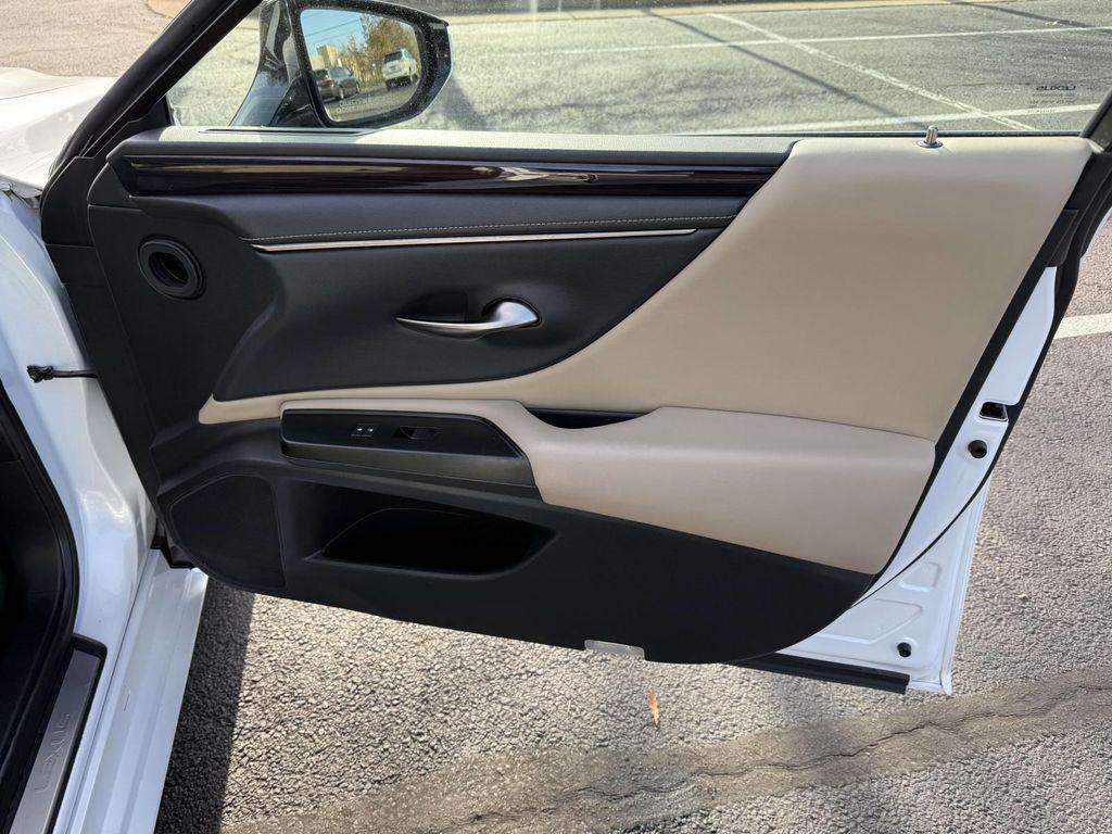 used 2020 Lexus ES 300h car, priced at $34,900