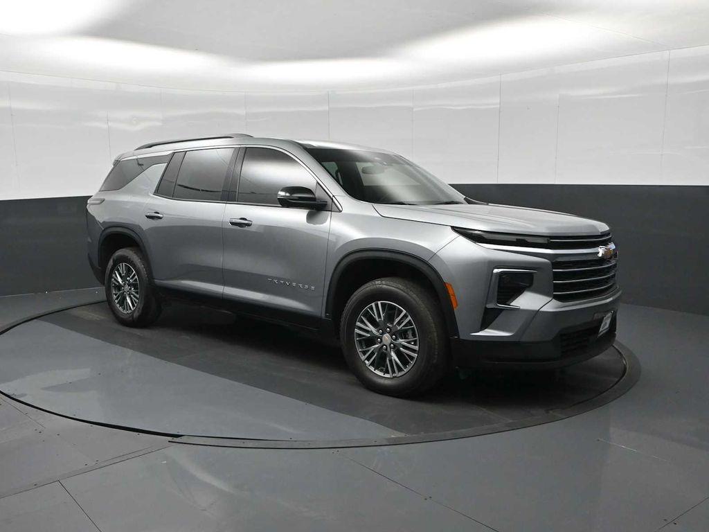used 2024 Chevrolet Traverse car, priced at $34,614