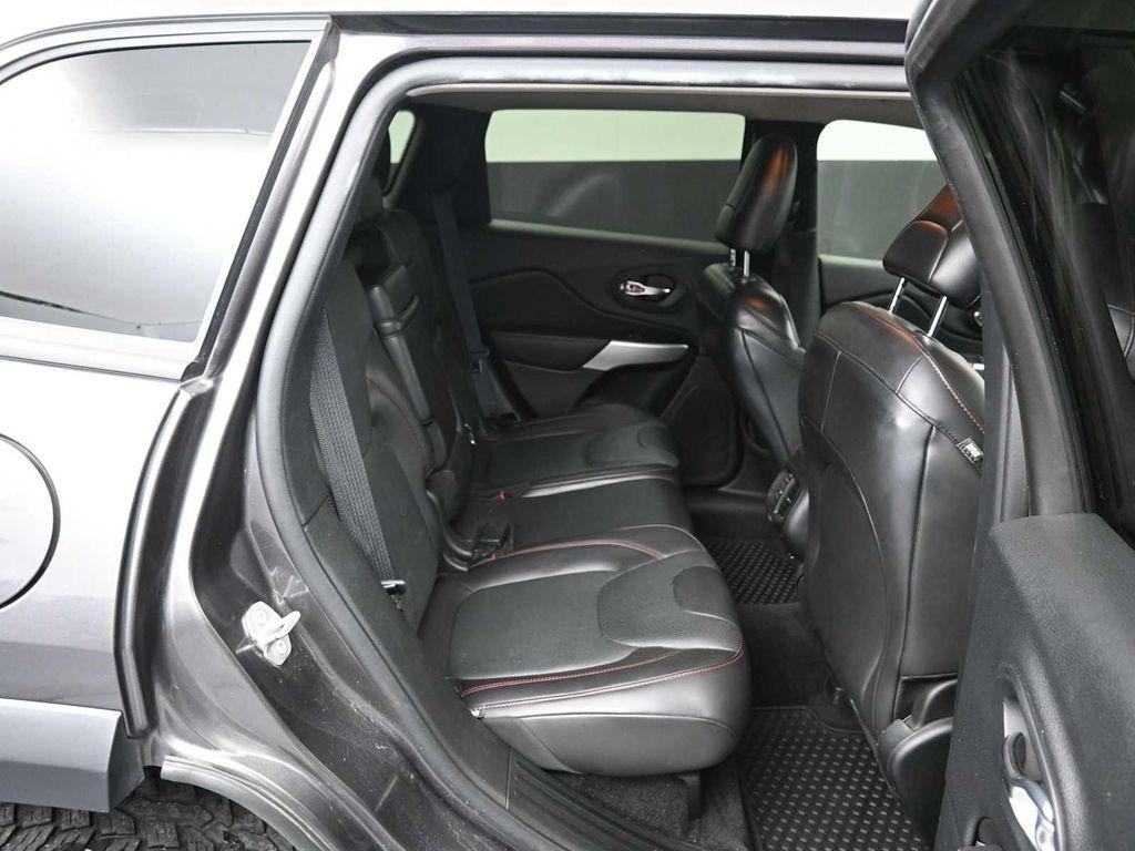 used 2018 Jeep Cherokee car