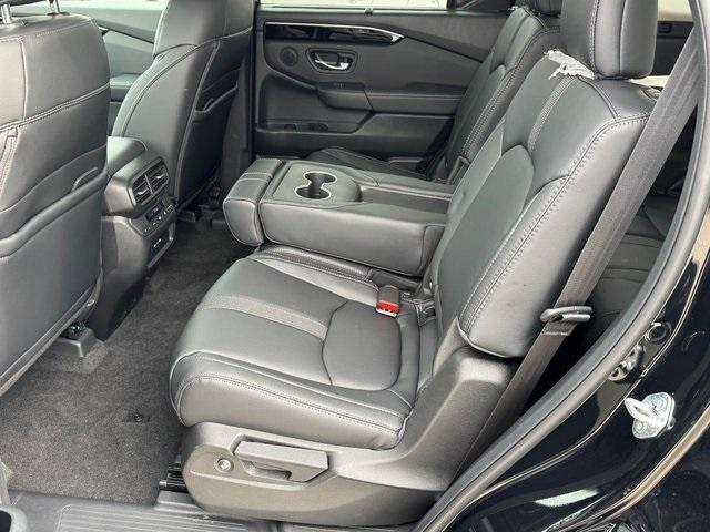 new 2025 Honda Pilot car, priced at $45,600