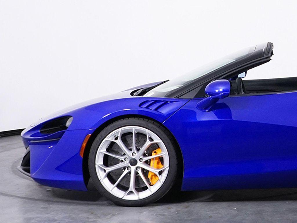 new 2025 McLaren Artura car, priced at $315,508