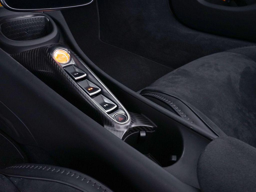 new 2025 McLaren Artura car, priced at $335,668