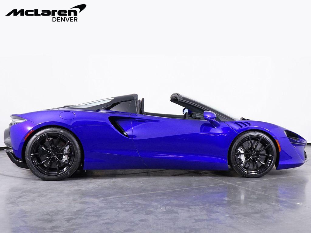 new 2025 McLaren Artura car, priced at $335,668