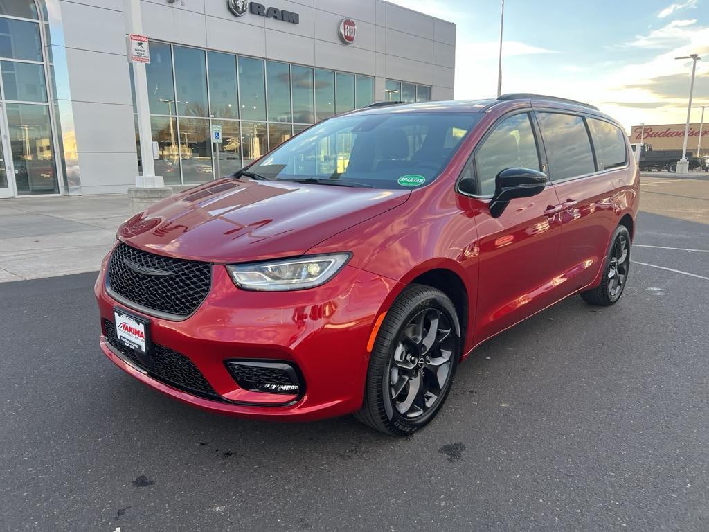 new 2026 Chrysler Pacifica car, priced at $53,976