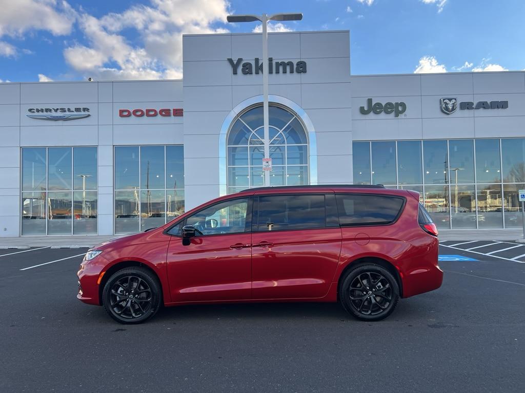 new 2026 Chrysler Pacifica car, priced at $53,976