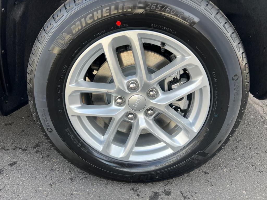 new 2025 Jeep Grand Cherokee L car, priced at $39,927