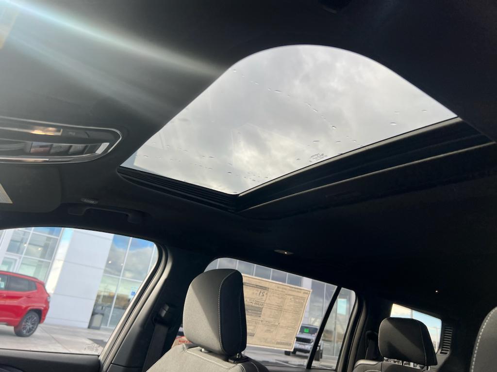 new 2025 Jeep Grand Cherokee L car, priced at $39,927