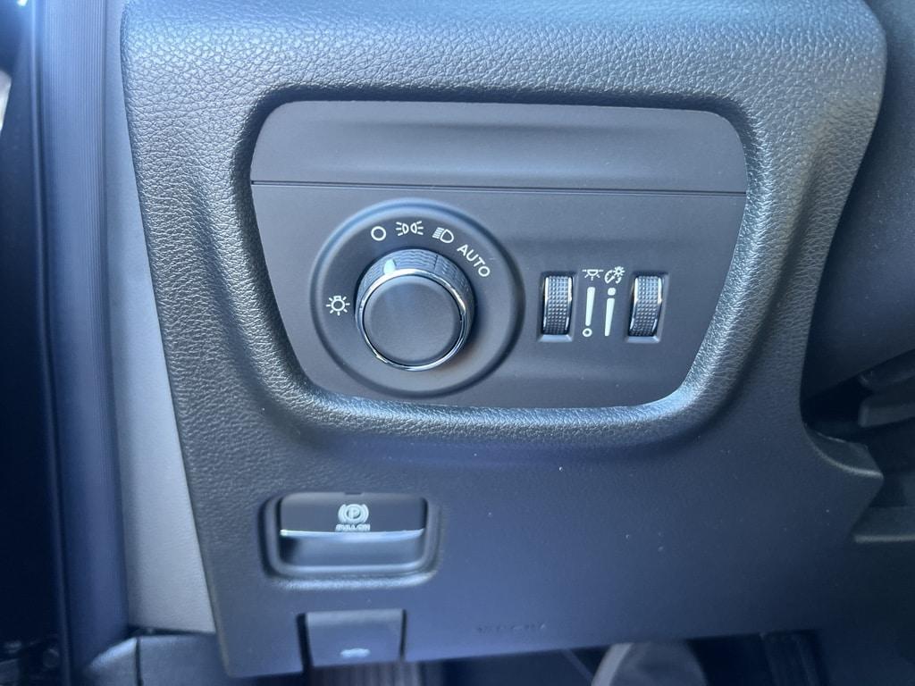 new 2026 Jeep Grand Cherokee car, priced at $43,945