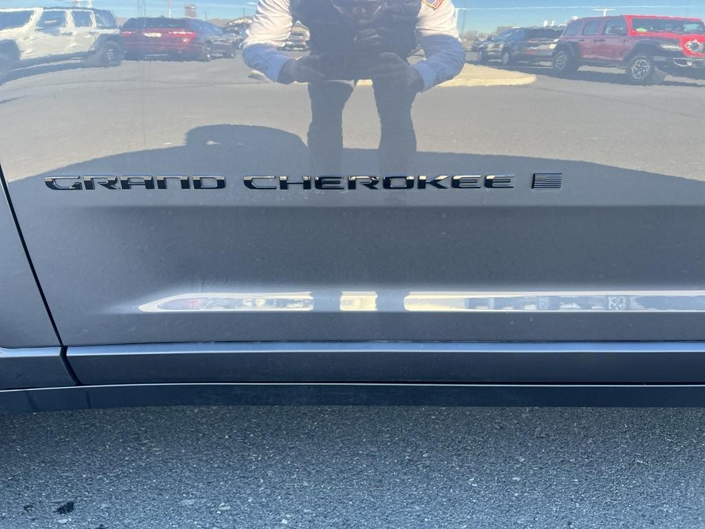 new 2026 Jeep Grand Cherokee car, priced at $43,945