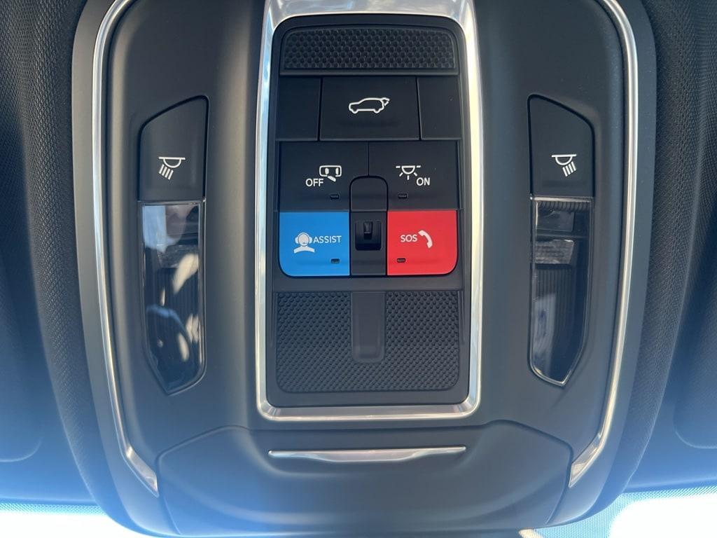 new 2026 Jeep Grand Cherokee car, priced at $43,945