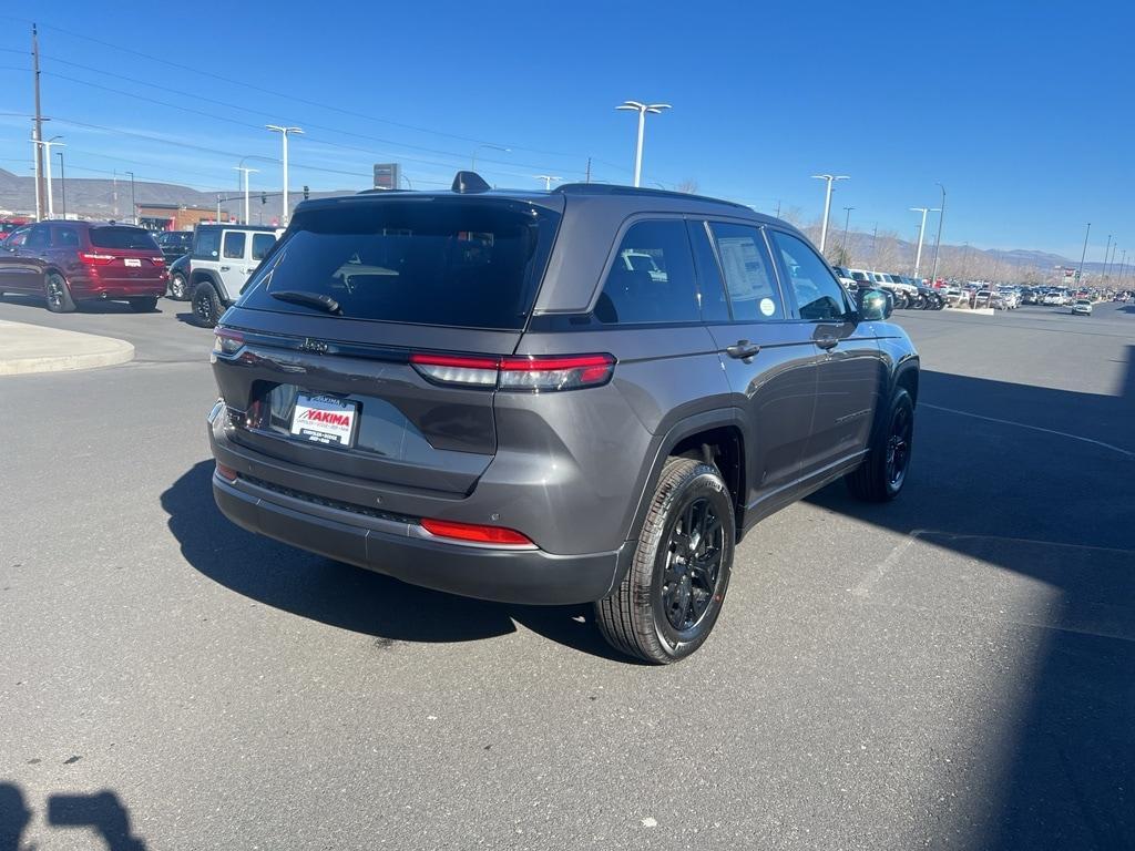 new 2026 Jeep Grand Cherokee car, priced at $43,945