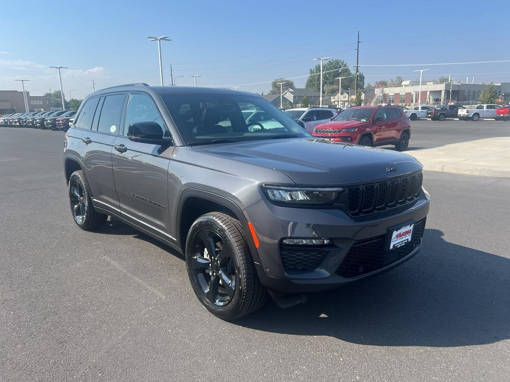 new 2025 Jeep Grand Cherokee car, priced at $47,405