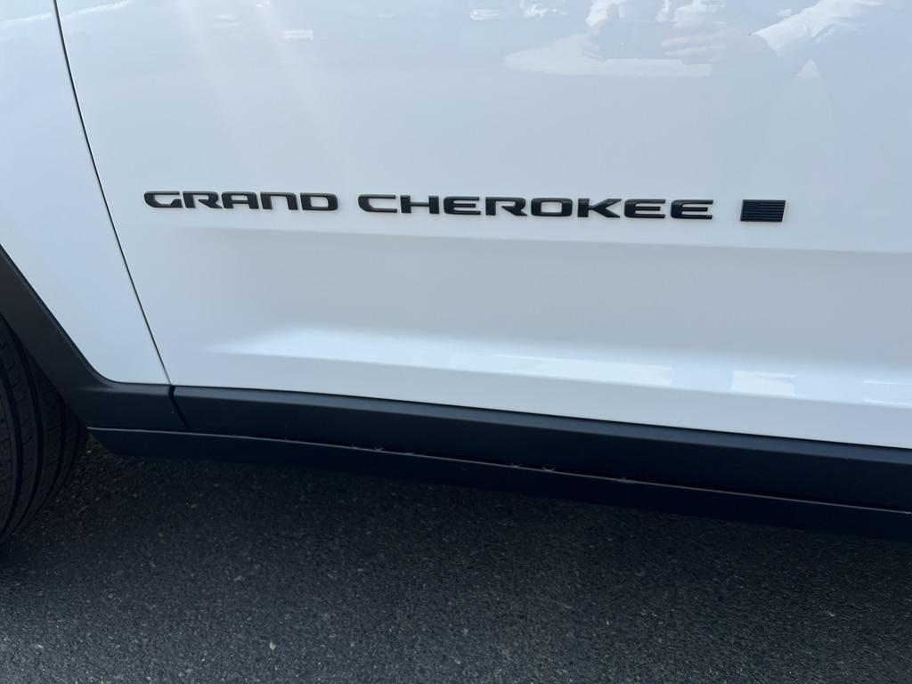 new 2025 Jeep Grand Cherokee car, priced at $52,241