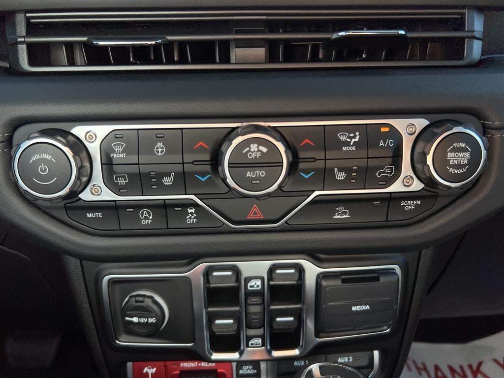 new 2025 Jeep Gladiator car, priced at $52,401