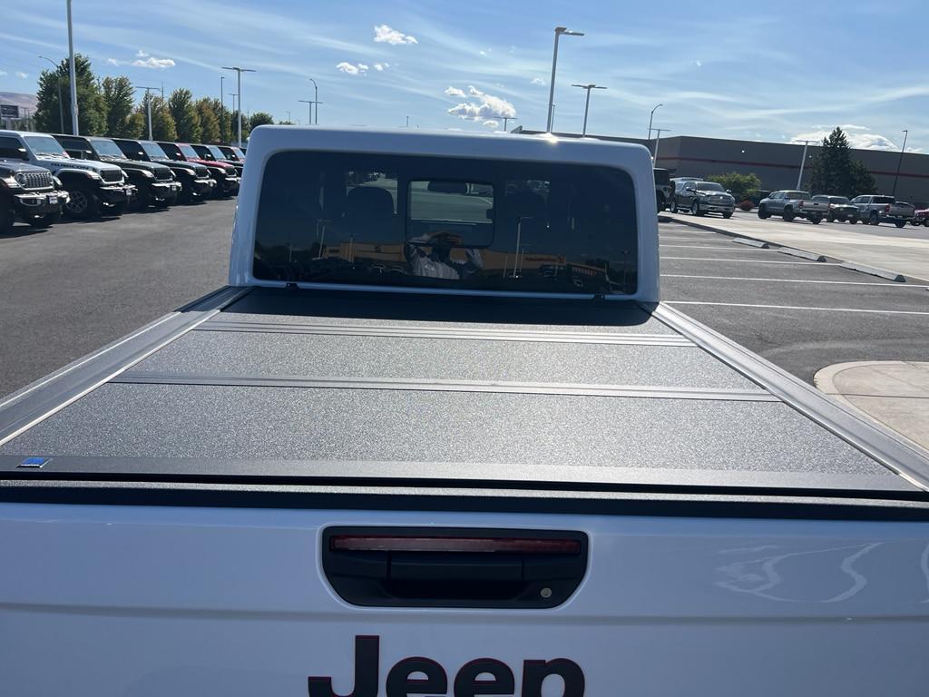 new 2025 Jeep Gladiator car, priced at $52,401