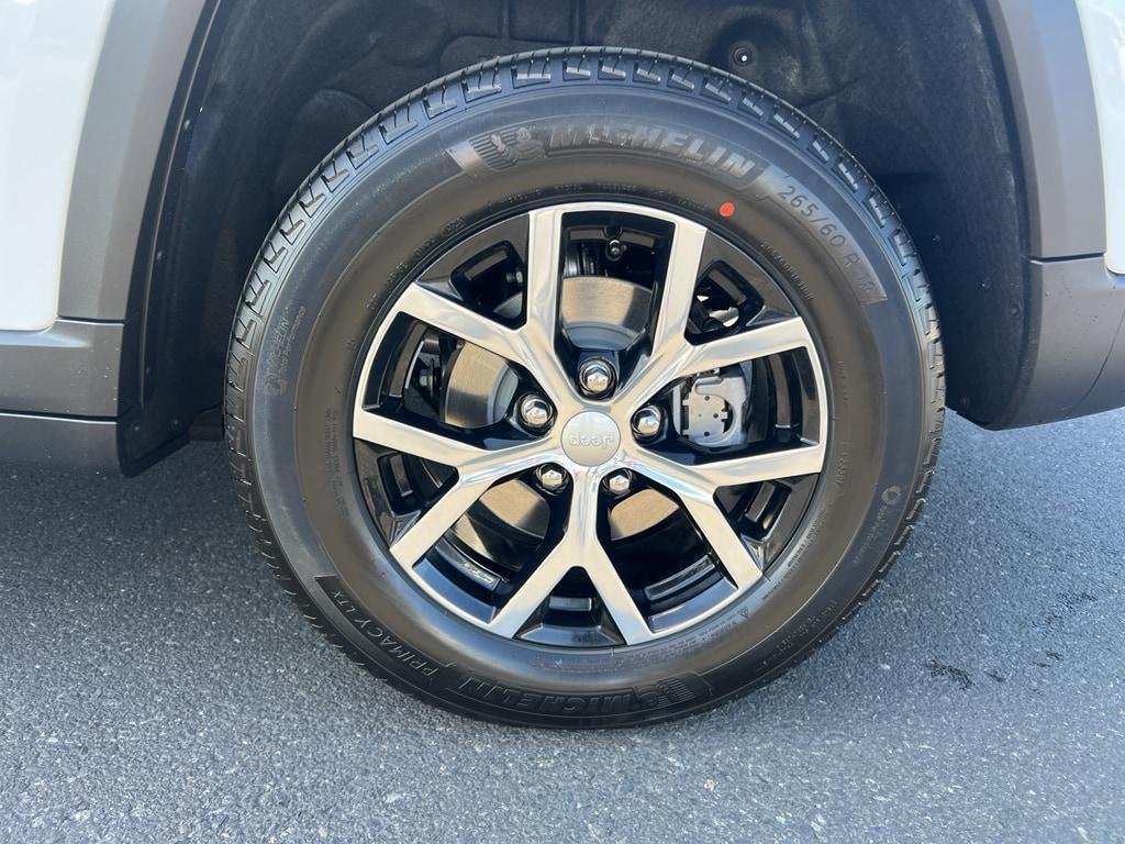 new 2025 Jeep Grand Cherokee car, priced at $47,135