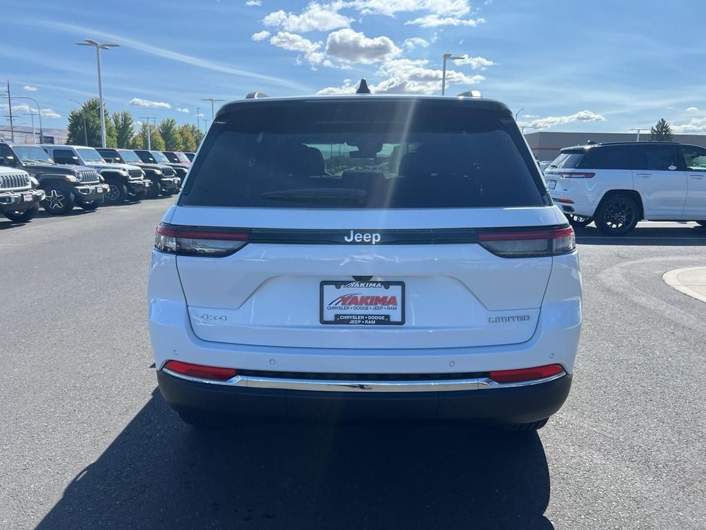 new 2025 Jeep Grand Cherokee car, priced at $47,135