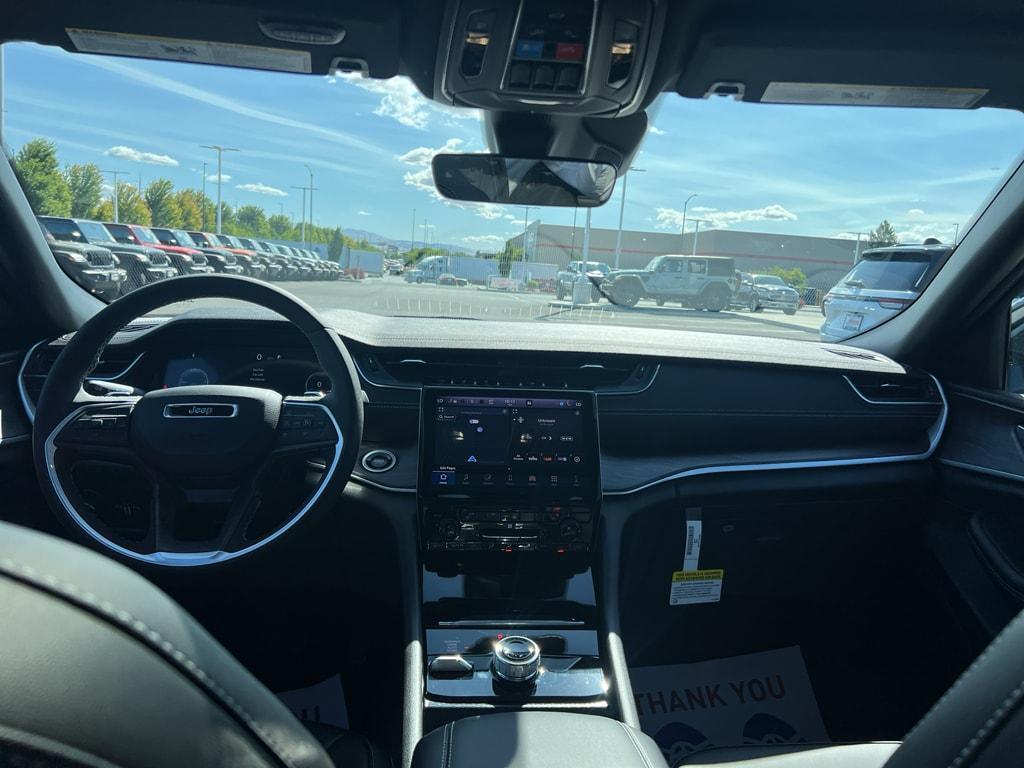 new 2025 Jeep Grand Cherokee car, priced at $47,135
