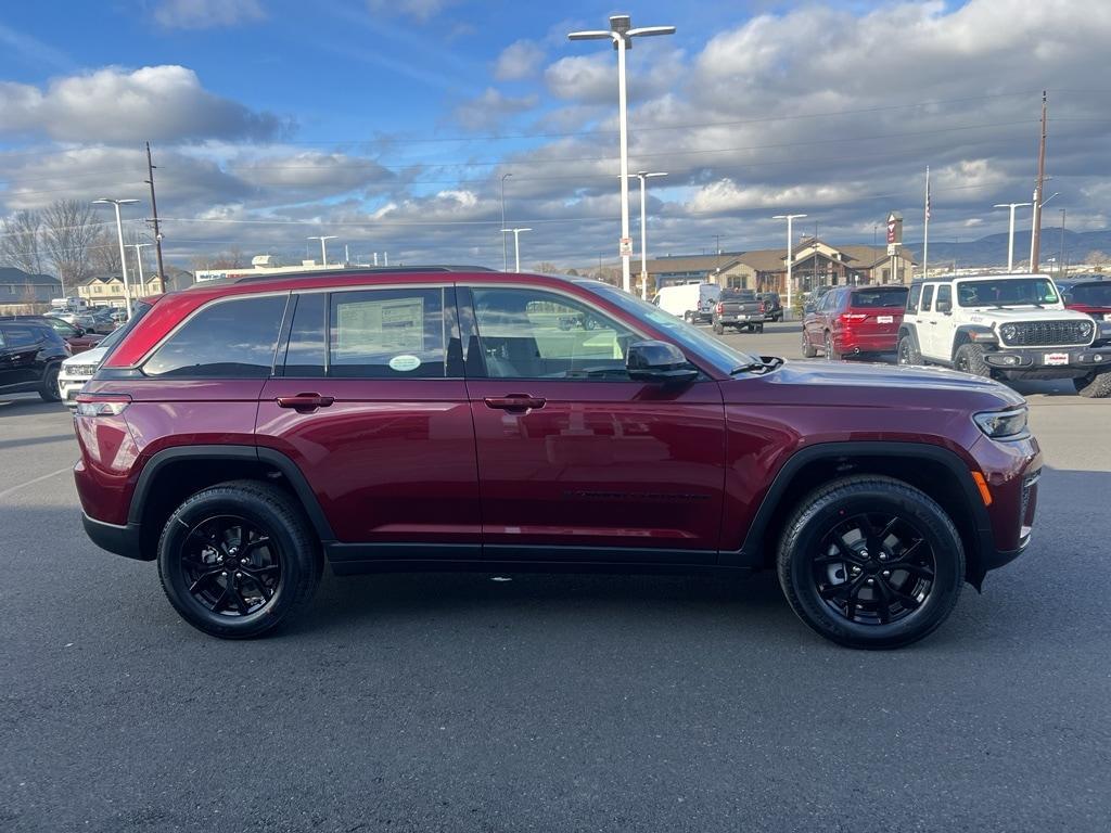 new 2026 Jeep Grand Cherokee car, priced at $47,150