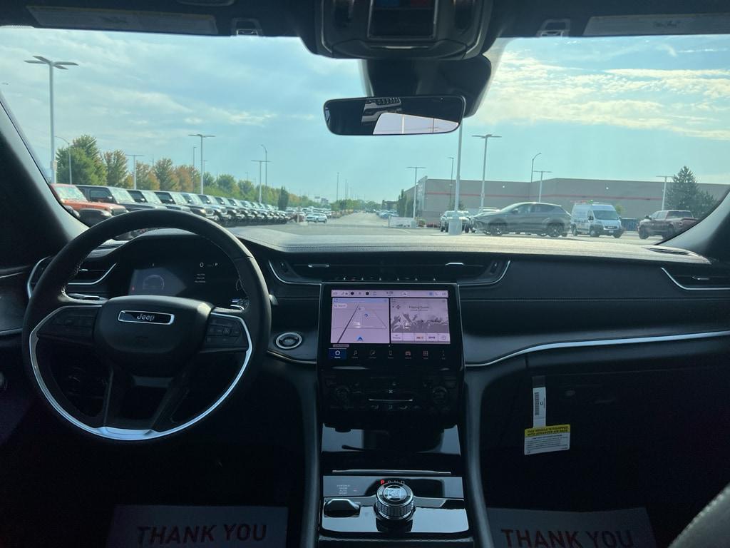 new 2025 Jeep Grand Cherokee car, priced at $47,881