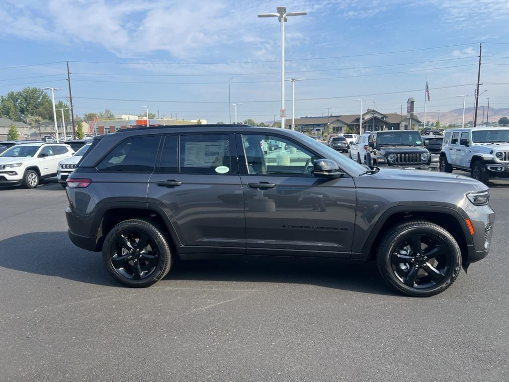 new 2025 Jeep Grand Cherokee car, priced at $47,881