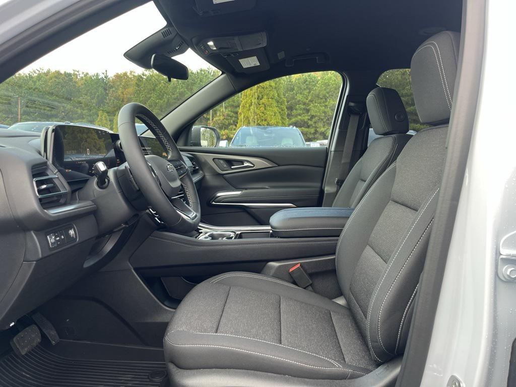 new 2026 Chevrolet Traverse car, priced at $43,895