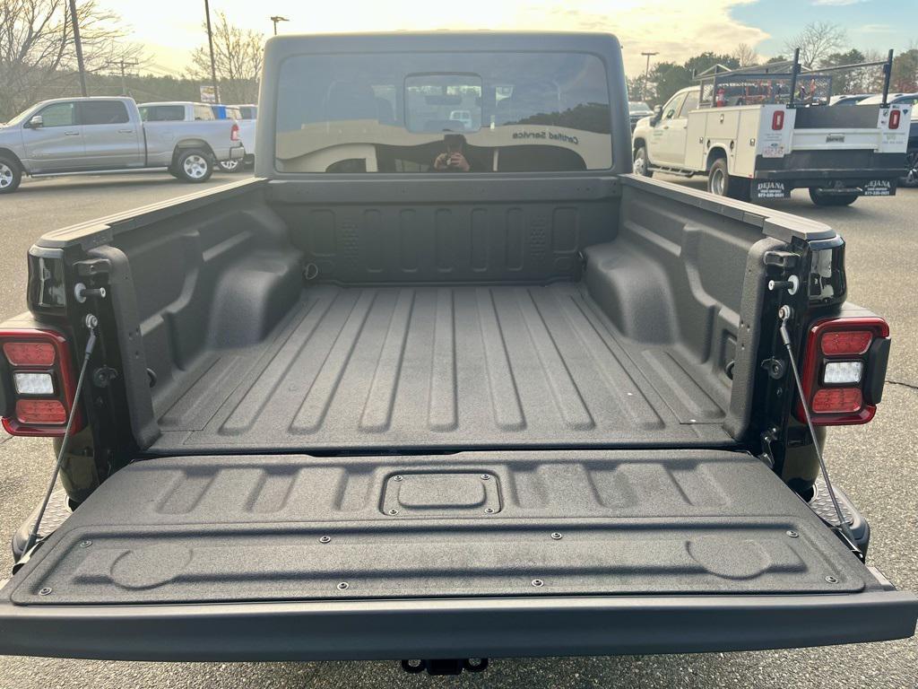 used 2022 Jeep Gladiator car, priced at $33,235
