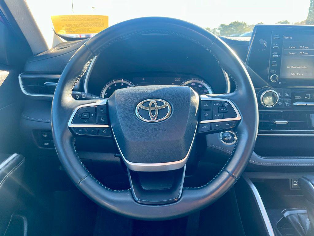 used 2022 Toyota Highlander car, priced at $30,479