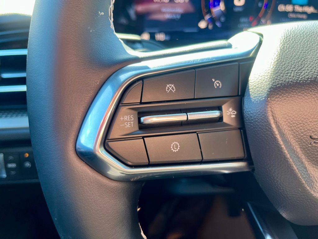 new 2025 Chevrolet Traverse car, priced at $42,135